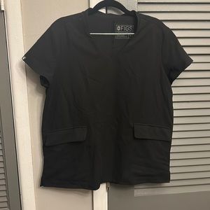 Figs Dolores flap pocket scrub top • black • size M